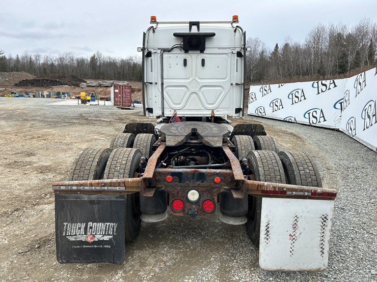 2017-massey-ferguson-8-image-4