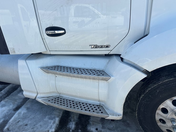 2017-kenworth-t680-image-15