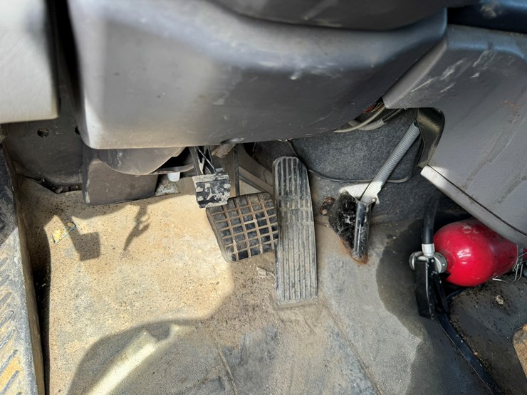 #2160-•-2006-freightliner-business-class-m2-box-truck-image-35