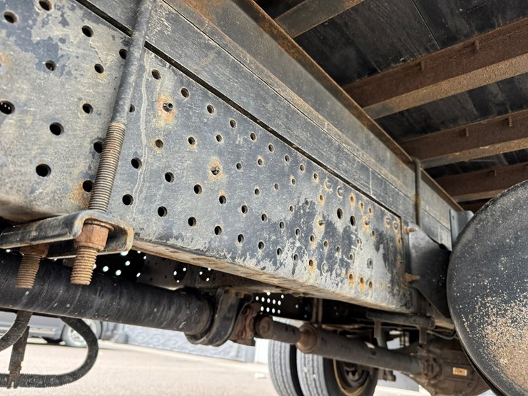 2019-isuzu-nrr-image-48