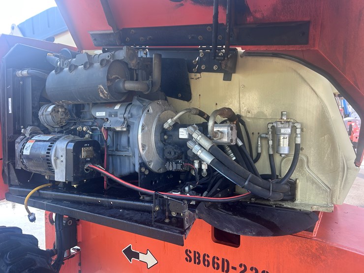 2011-jlg-660sj-image-47