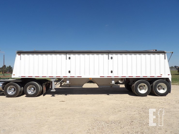 2010-jet-34-ft-image-2