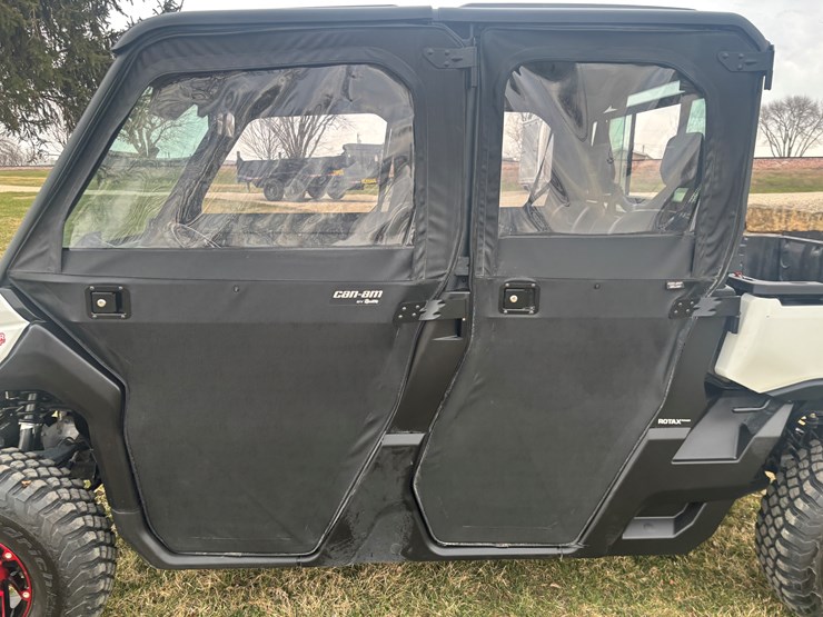 #2311-•-2023-can-am-hd-9-defender-xt-4x4-utv-image-9