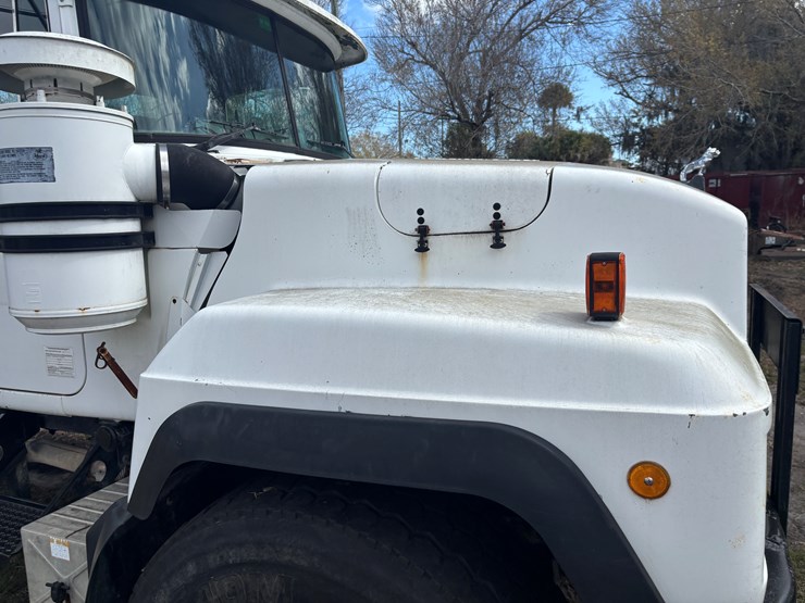 1999-mack-rd600-image-14