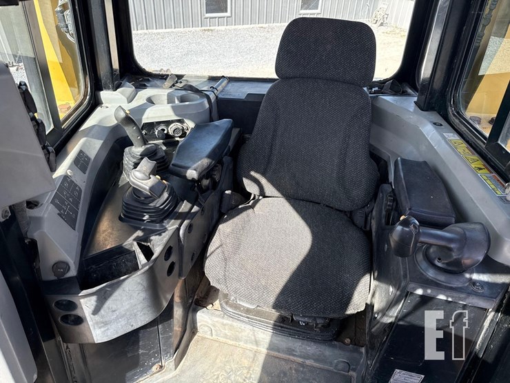 2016-caterpillar-d6t-lgp-image-15