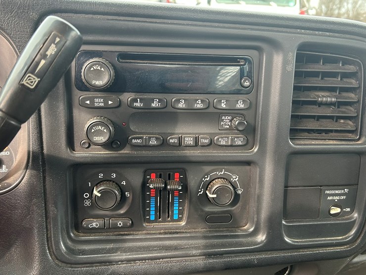 2004-chevrolet-3500-image-54