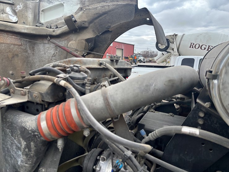 2004-kenworth-w900-image-28