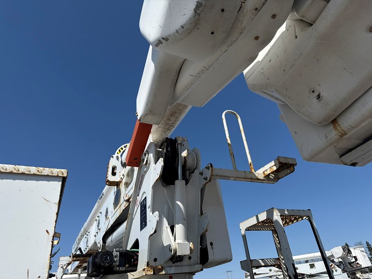 2014-international-4300-sba-image-31