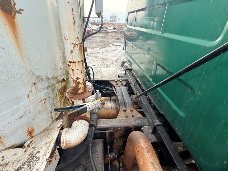 1999-mack-dm690-image-21