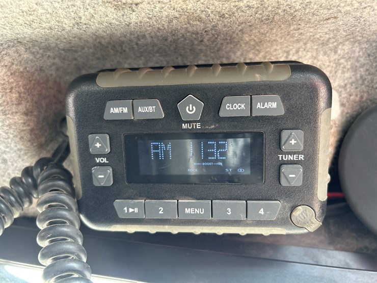 2020-deere-332g-image-49