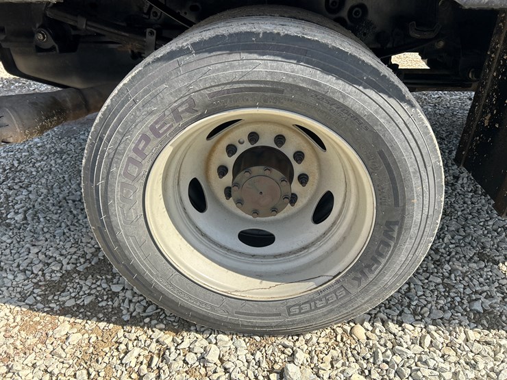 2011-ford-f550-image-75