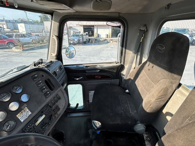 peterbilt-365-image-107