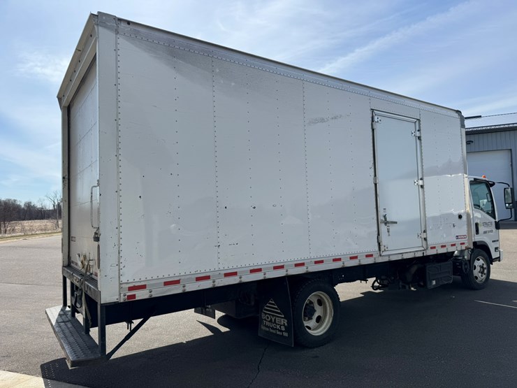 2019-isuzu-nrr-image-5