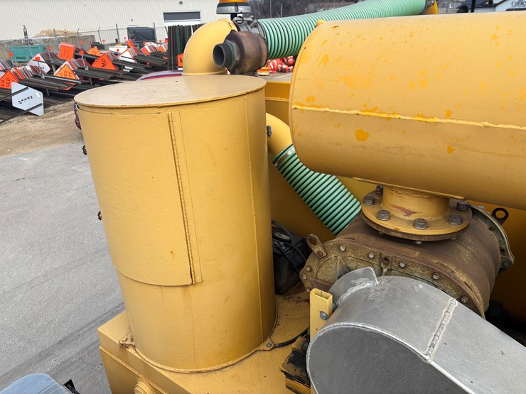 2005-gmc-t7500-image-51