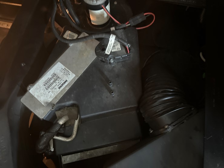 2013-peterbilt-365-image-58