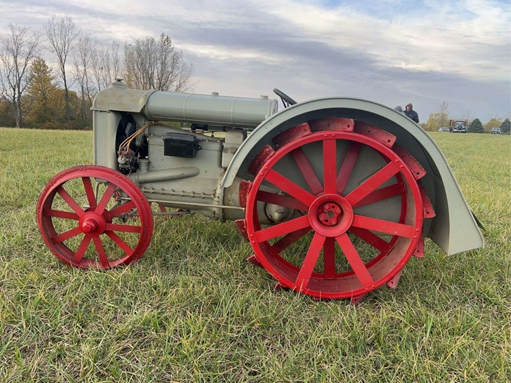 brand-new-never-used-1925-fordson-tractor-image-2