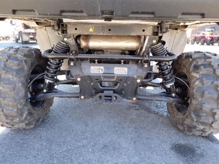 2022-can-am-defender-limited-hd10-4x4-side-by-side-image-38