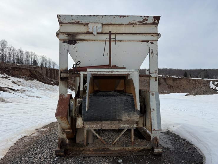 #2210-•-fabtek-14'x96"x128"-feeder-bin-image-8