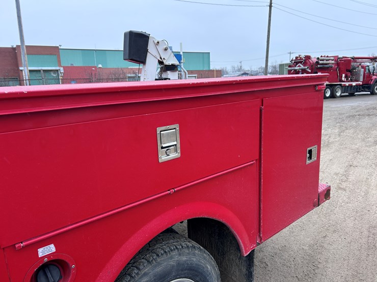 2003-gmc-3500-image-16