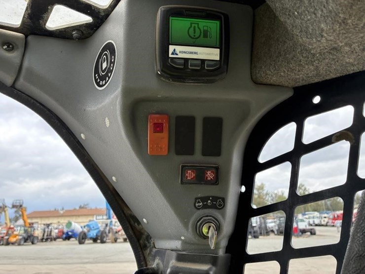 2019-gehl-r190-image-12