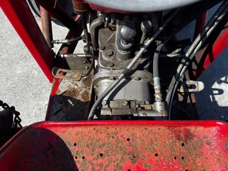 massey-ferguson-135-image-18