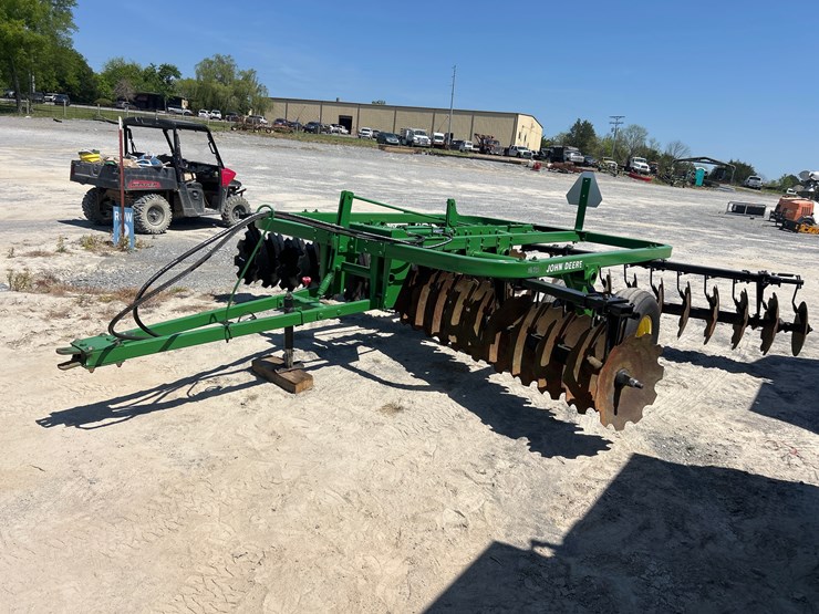 john-deere-210-image-1