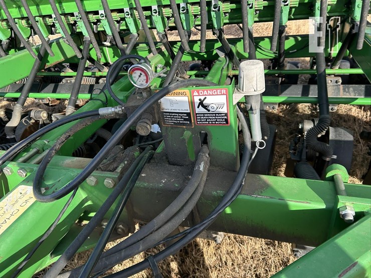 2004-john-deere-1590-image-13