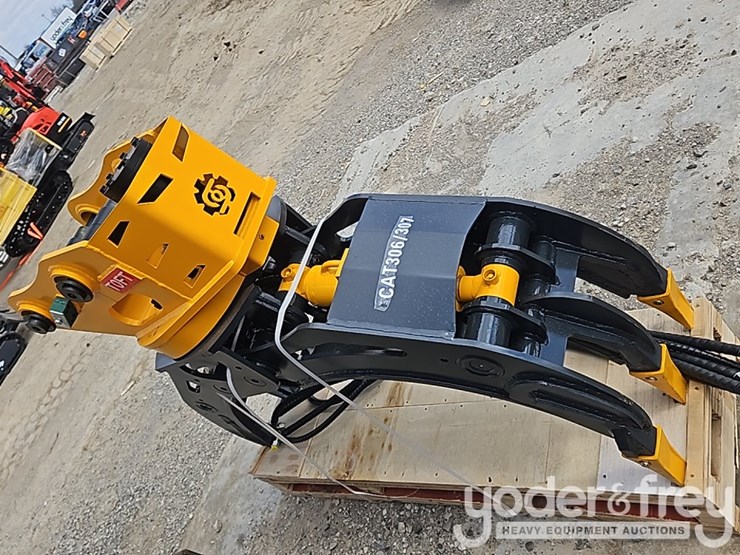 2025-caterpillar-305-image-4