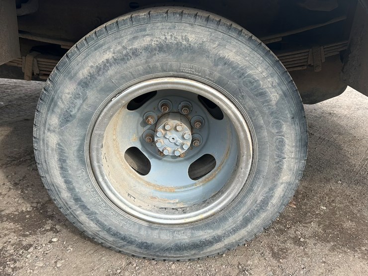 2004-chevrolet-3500-image-66