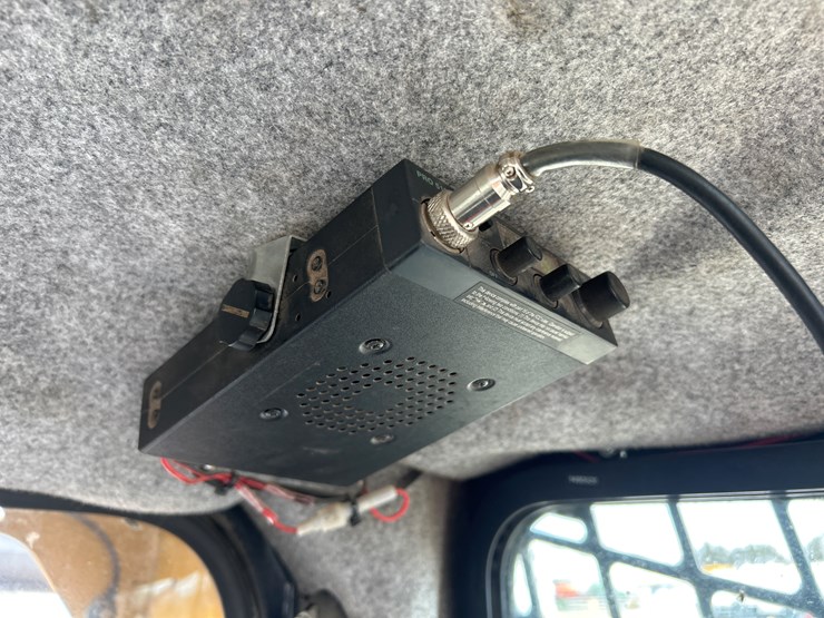 2020-deere-332g-image-50