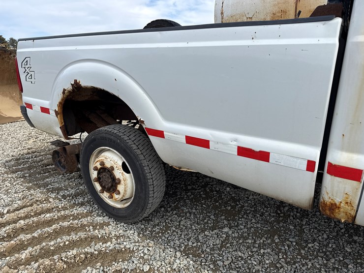 2011-ford-f350-image-15