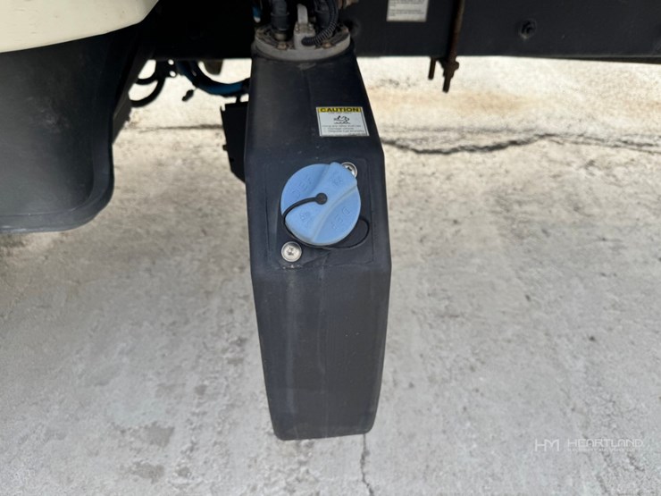 2023-freightliner-m2-106-image-41