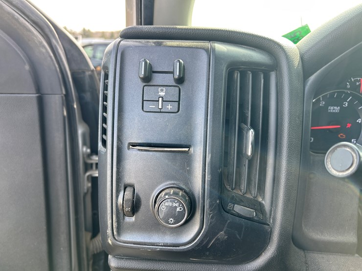 2018-chevrolet-2500-image-59