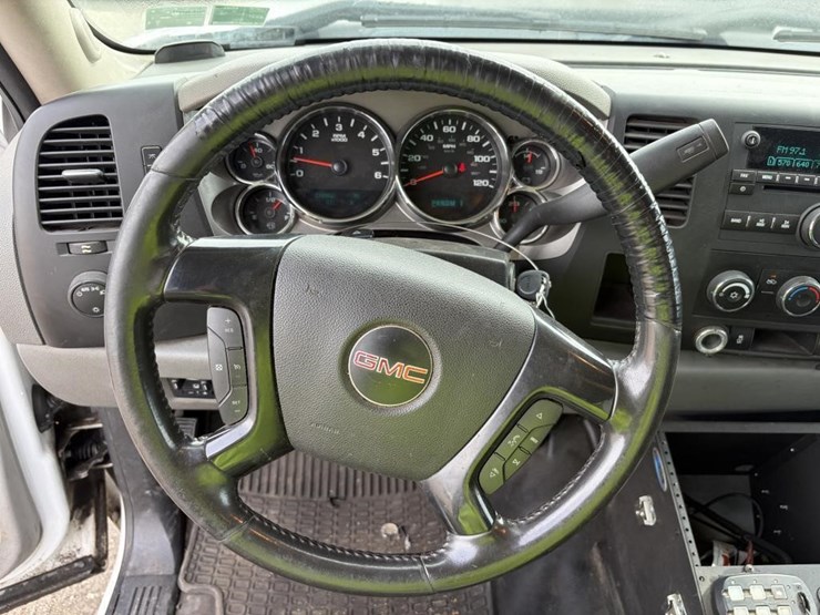 2012-gmc-sierra-2500-image-15