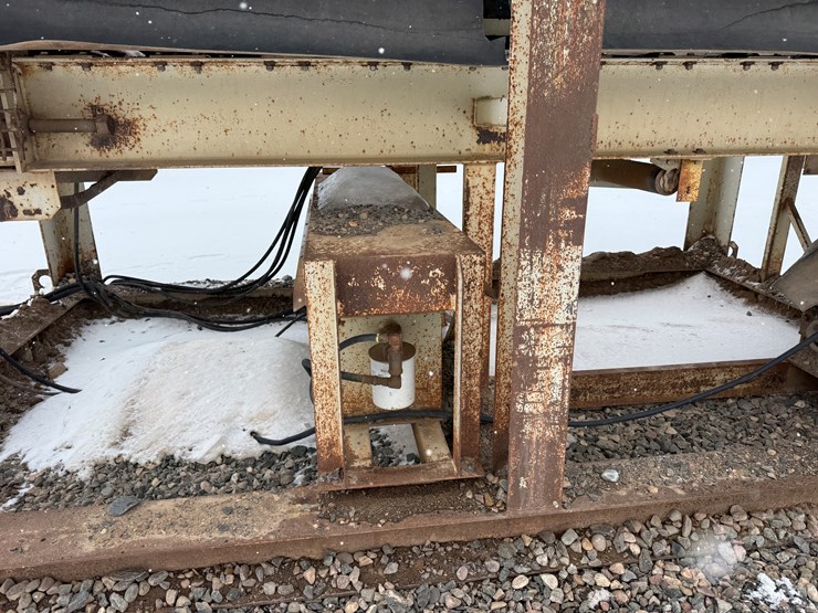 #2210-•-fabtek-14'x96"x128"-feeder-bin-image-29