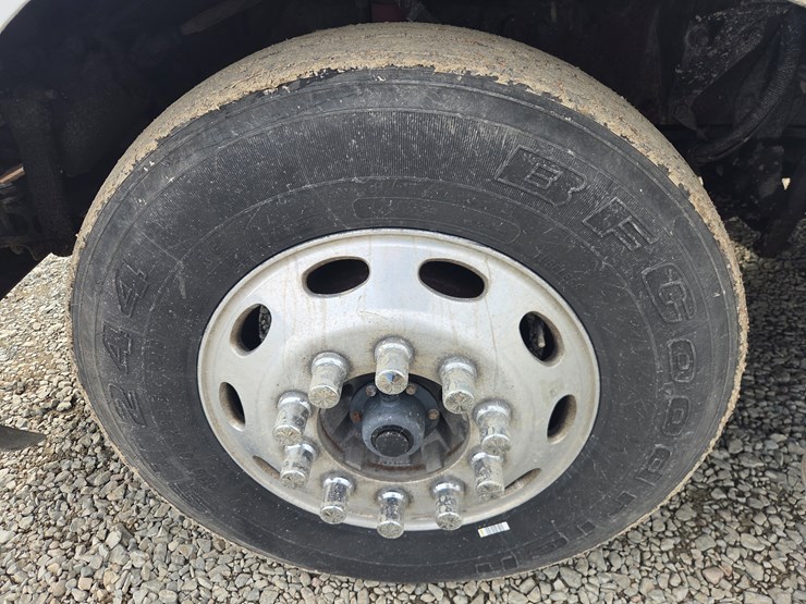 2007-peterbilt-579-image-74