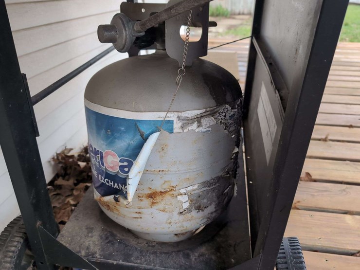 char-broil-classic-c-453-gas-grill-image-6