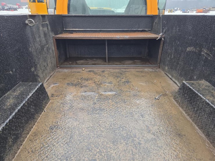 2005-massey-ferguson-8-image-22