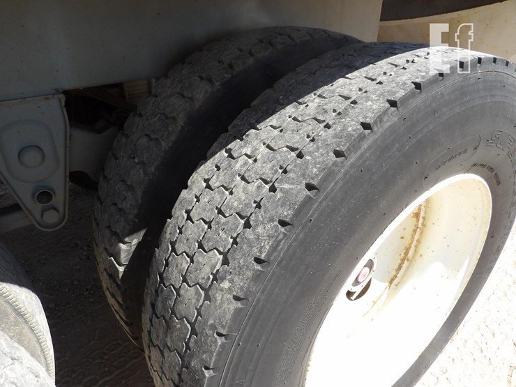 2010-jet-34-ft-image-11