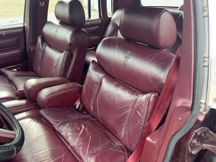 1989-lincoln-town-car-image-50