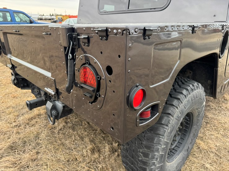 #2246-•-2001-american-general-4x4-hummer-image-18