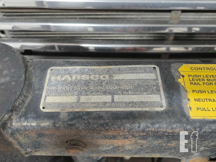 2012-freightliner-m2-106-image-31