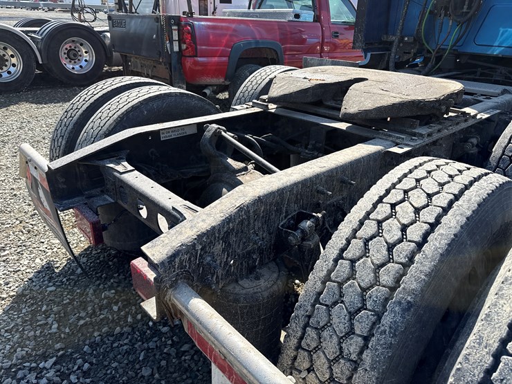 #2199-•-2020-international-a26-sleeper-cab-truck-tractor-image-26