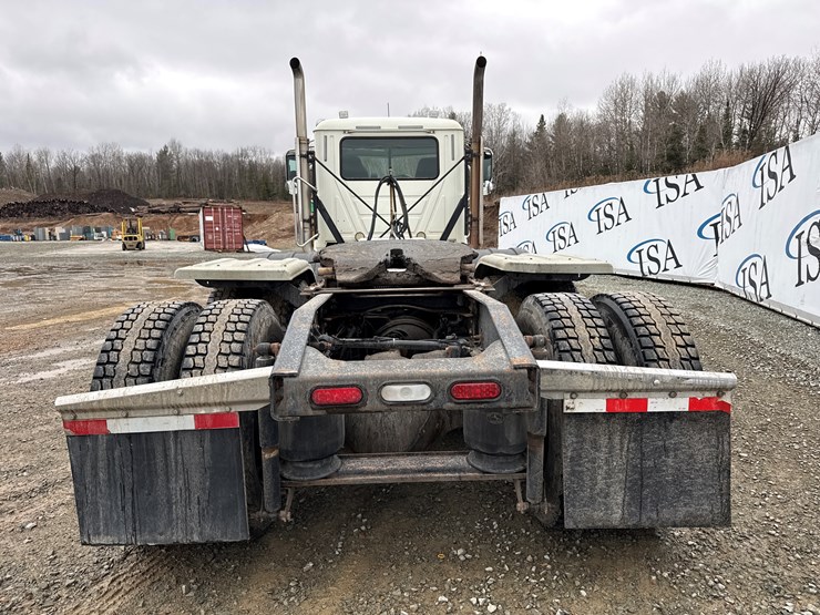 2014-massey-ferguson-8-image-4