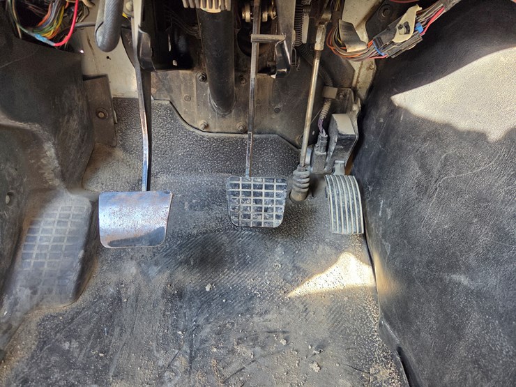 2012-international-7600-image-64