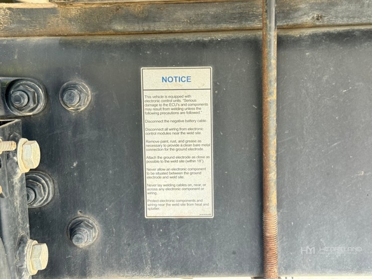 2023-freightliner-m2-106-image-40