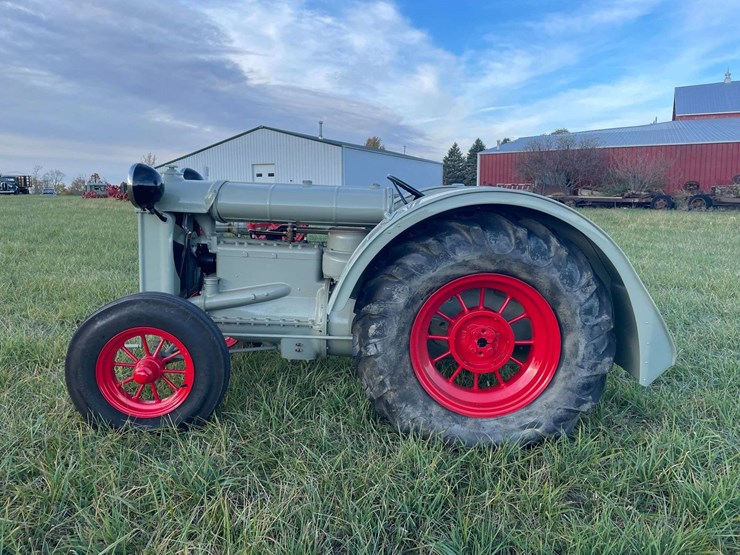 1929-fordson-tractor-image-2