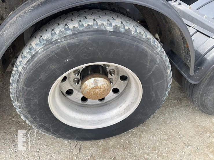 2005-kenworth-t800-image-21