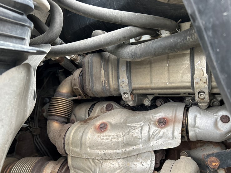 2017-massey-ferguson-8-image-46