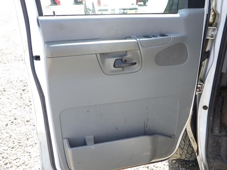 2007-ford-cargo-image-23